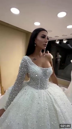 G21-005 Elfenbein Prinzessinnen-Ballkleid Brautkleid Hauptansicht Clean Frame