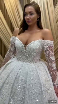 G21-007 Elfenbein Prinzessinnen-Ballkleid Brautkleid Hauptansicht Clean Frame