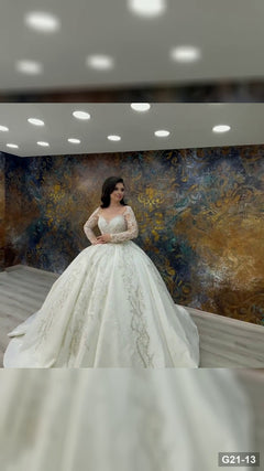 G21-013 Elfenbein Prinzessinnen-Ballkleid Brautkleid Hauptansicht Clean Frame