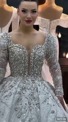 G21-016 Elfenbein Prinzessinnen-Ballkleid Brautkleid Hauptansicht Clean Frame