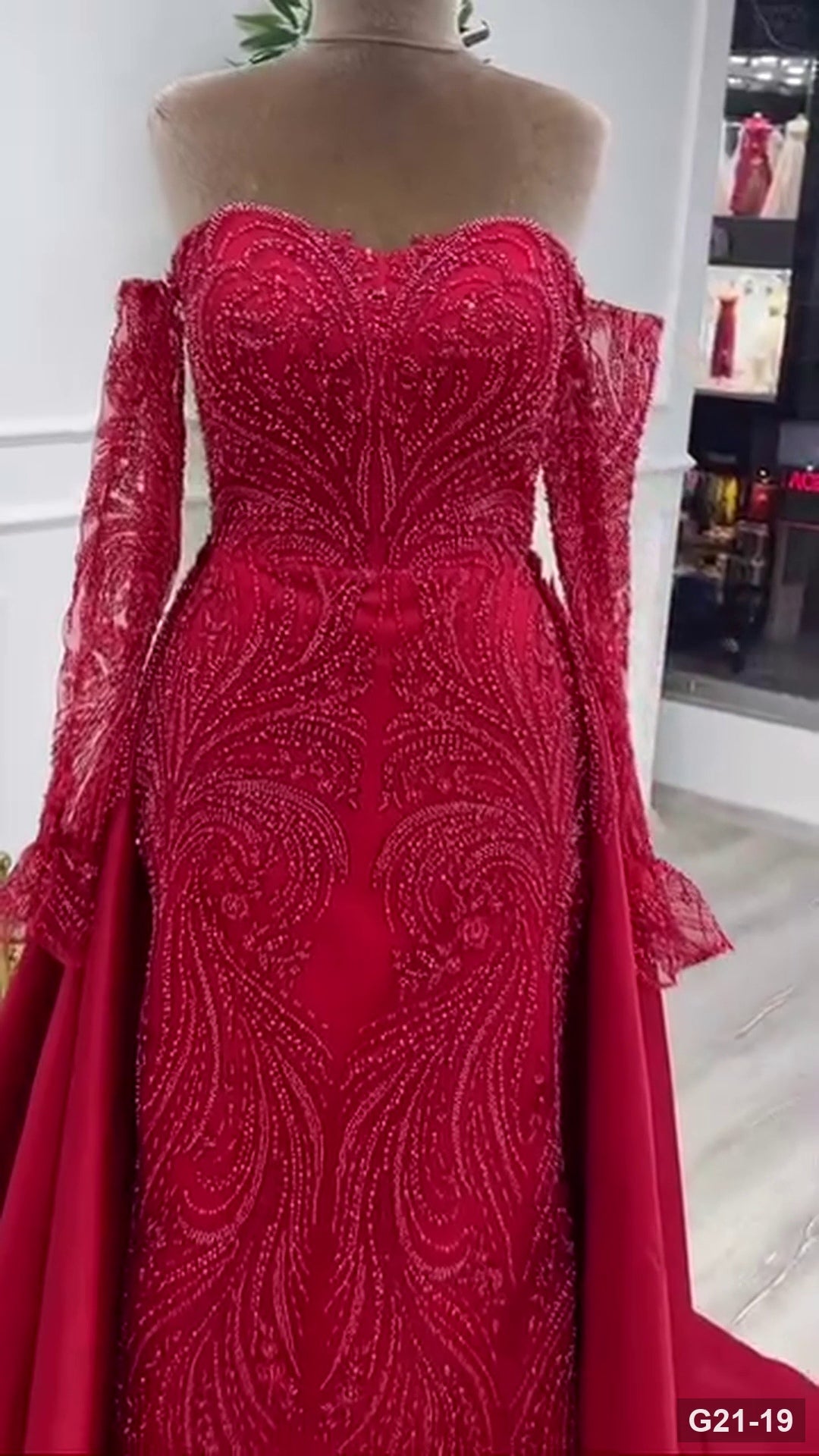 G21-019 Karmesinrot Prinzessinnen-Ballkleid Verlobungskleid Hauptansicht Clean Frame