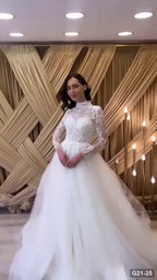 G21-025 Elfenbein Prinzessinnen-Ballkleid Brautkleid Hauptansicht Clean Frame