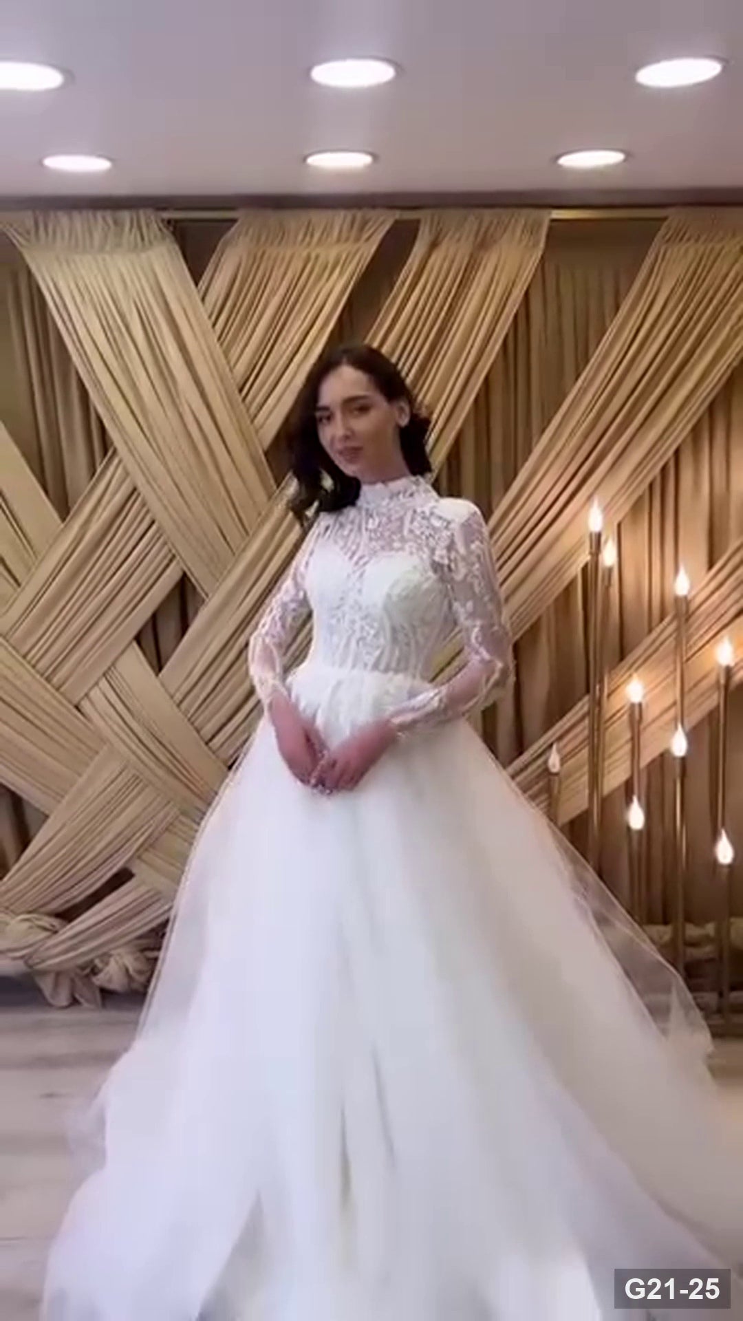G21-025 Elfenbein Prinzessinnen-Ballkleid Brautkleid Hauptansicht Clean Frame