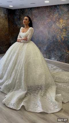 G21-027 Elfenbein Prinzessinnen-Ballkleid Brautkleid Hauptansicht Clean Frame