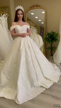 G21-036 Elfenbein Prinzessinnen-Ballkleid Brautkleid Hauptansicht Clean Frame