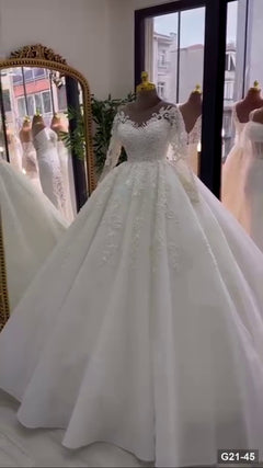 G21-045 Elfenbein Prinzessinnen-Ballkleid Brautkleid Hauptansicht Clean Frame