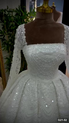 G21-052 Elfenbein Prinzessinnen-Ballkleid Brautkleid Hauptansicht Clean Frame