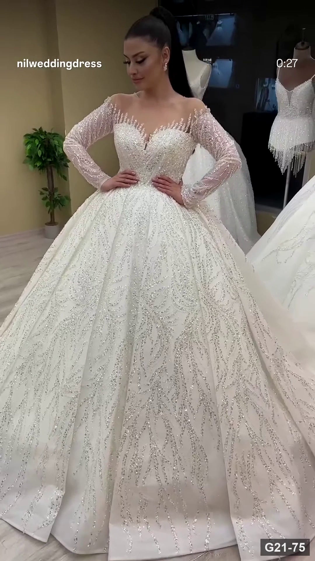G21-075 Elfenbein Prinzessinnen-Ballkleid Brautkleid Hauptansicht Clean Frame