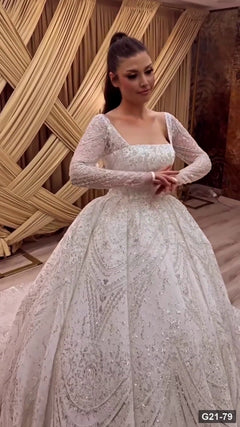 G21-079 Elfenbein Prinzessinnen-Ballkleid Brautkleid Hauptansicht Clean Frame