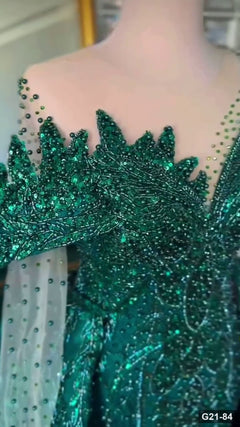 G21-084 Smaragdgrün Prinzessinnen-Ballkleid Verlobungskleid Hauptansicht Clean Frame
