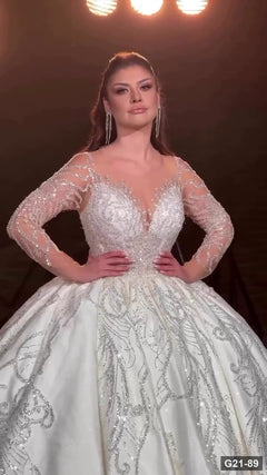 G21-089 Elfenbein Prinzessinnen-Ballkleid Brautkleid Hauptansicht Clean Frame
