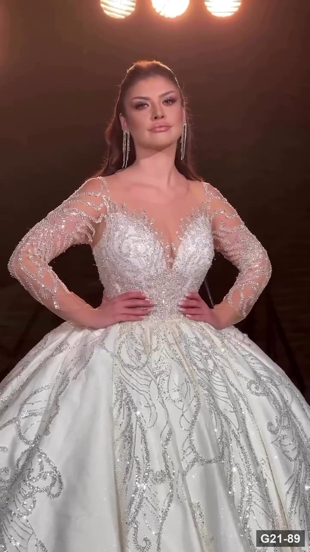 G21-089 Elfenbein Prinzessinnen-Ballkleid Brautkleid Hauptansicht Clean Frame