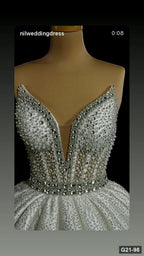 G21-098 Elfenbein Prinzessinnen-Ballkleid Brautkleid Hauptansicht Clean Frame