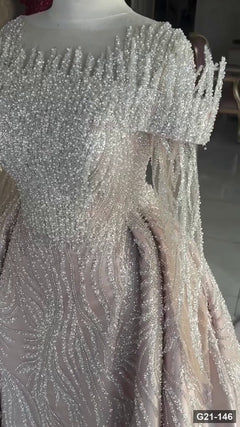 G21-146 Elfenbein Prinzessinnen-Ballkleid Brautkleid Hauptansicht Clean Frame