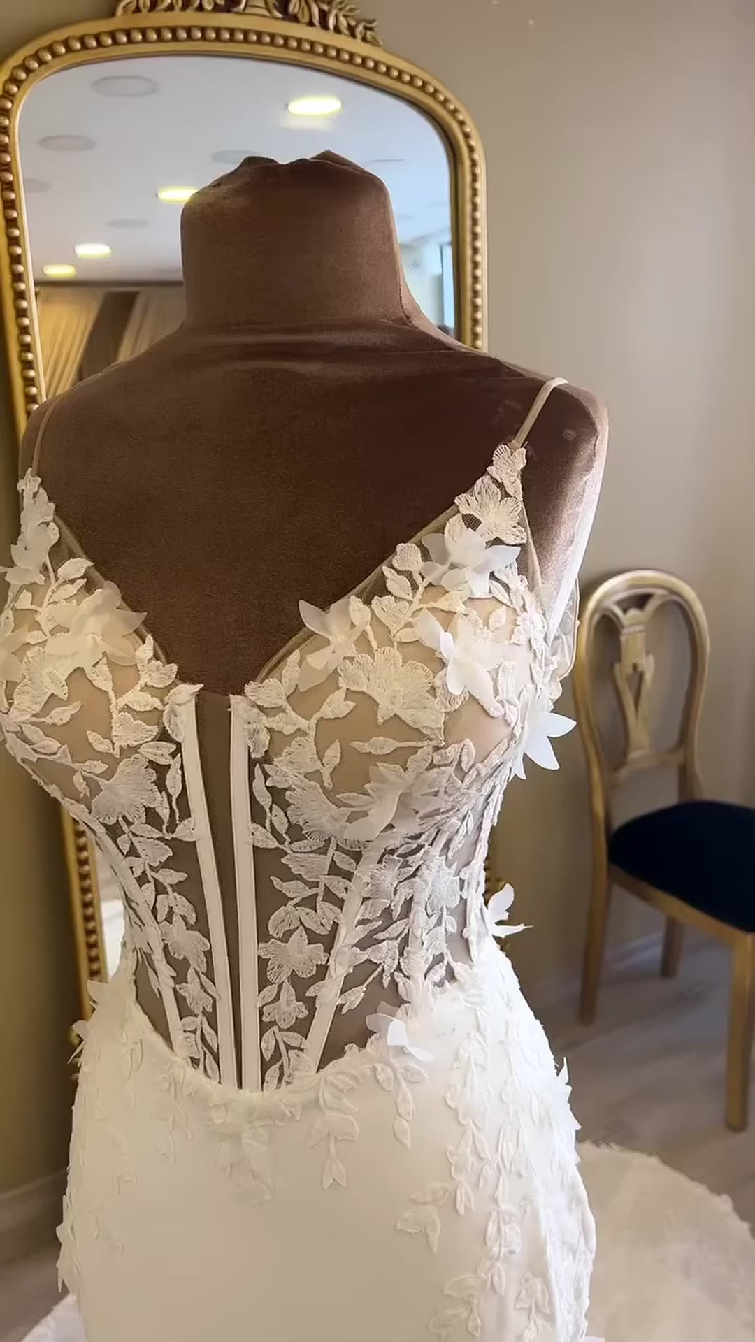 G21-102 Elfenbeinfarbenes Meerjungfrau Spitze Brautkleid und Kapellenschleppe
