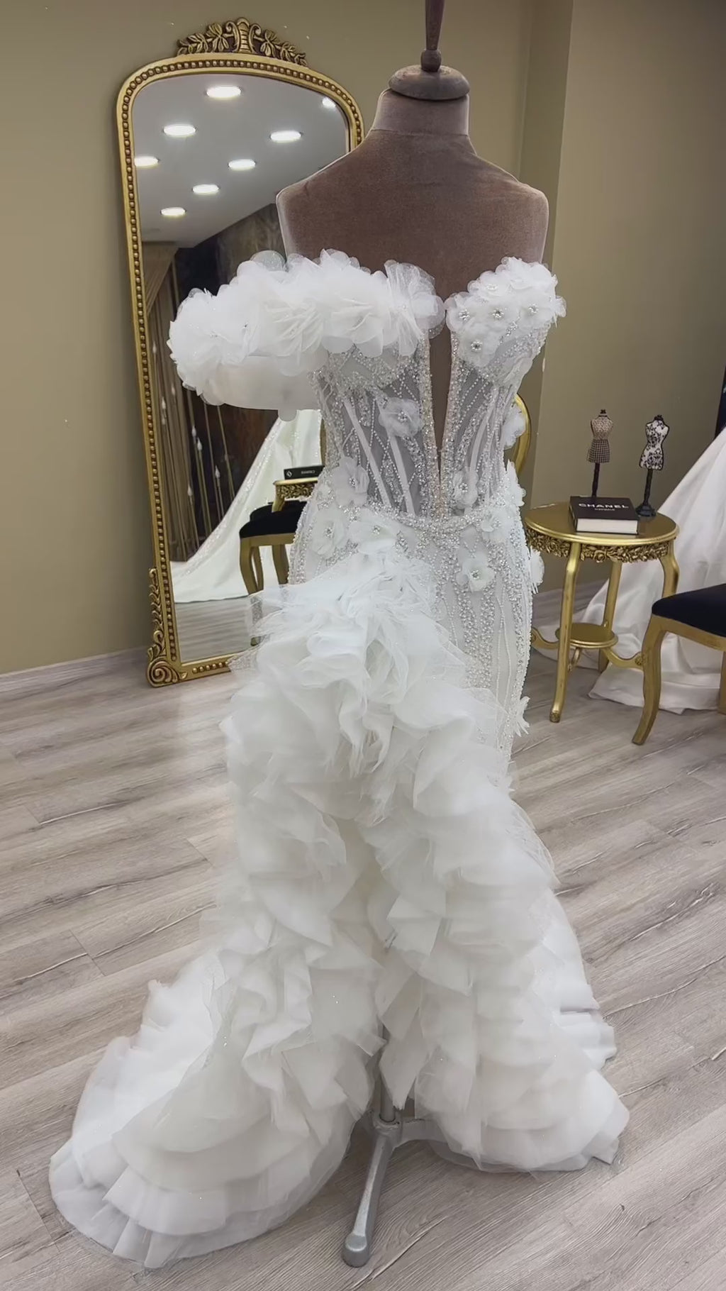G21-060A - Elfenbein Spitze Prinzessinnen-Ballkleid Brautkleid