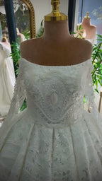 G21-043A - Elfenbein Spitze Prinzessinnen-Ballkleid Brautkleid