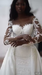 G21-003 Elfenbein A-Linie Spitze Brautkleid mit V-Ausschnitt und Kapellenschleppe