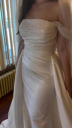 G21-114 Elfenbeinfarbenes Meerjungfrau Spitze Brautkleid mit V-Ausschnitt und Kapellenschleppe